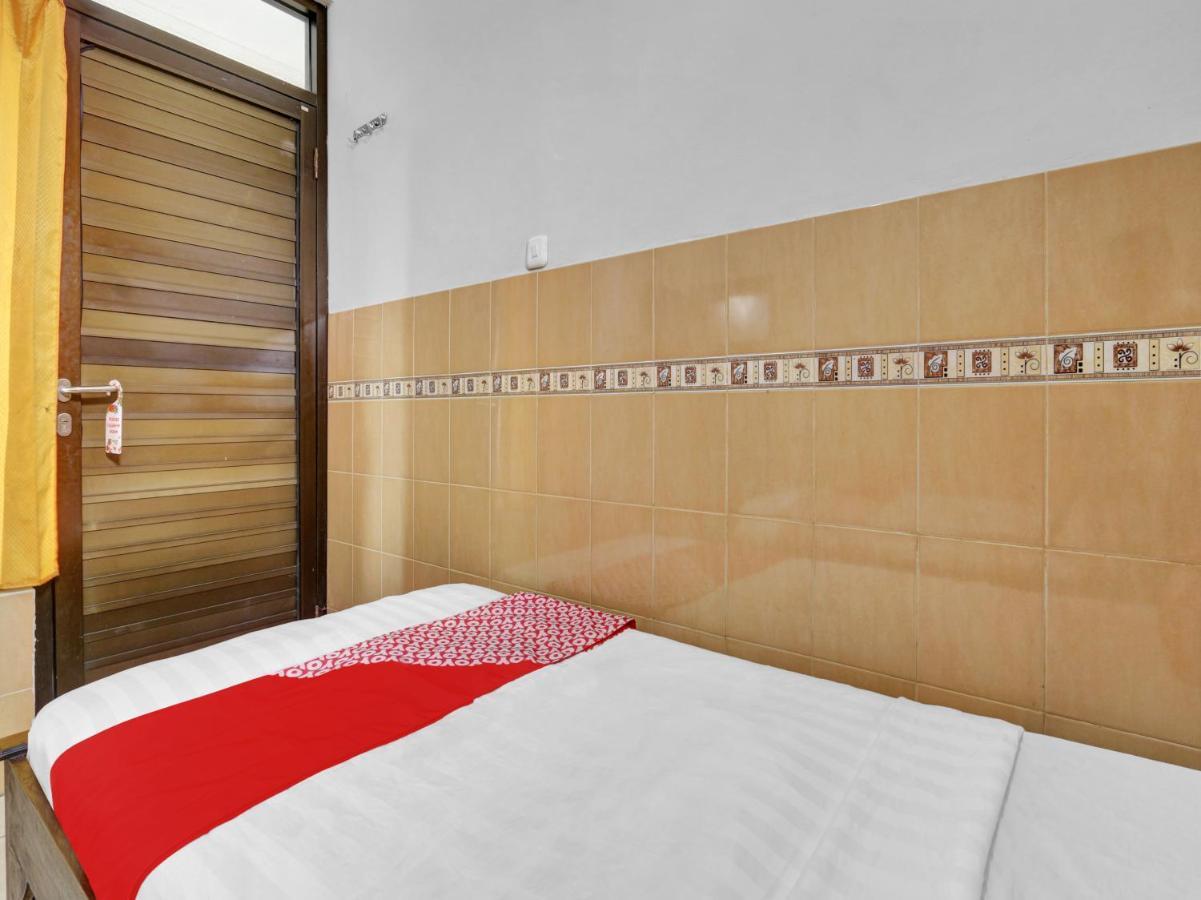 Hotel Oyo 90695 Srikandi Nologaten Yogyakarta Exterior foto